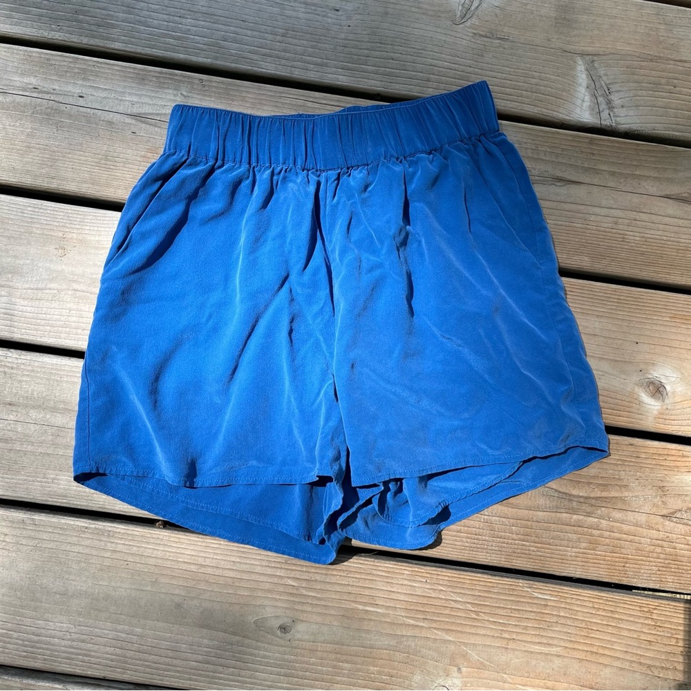 Grana 100% silk shorts size small